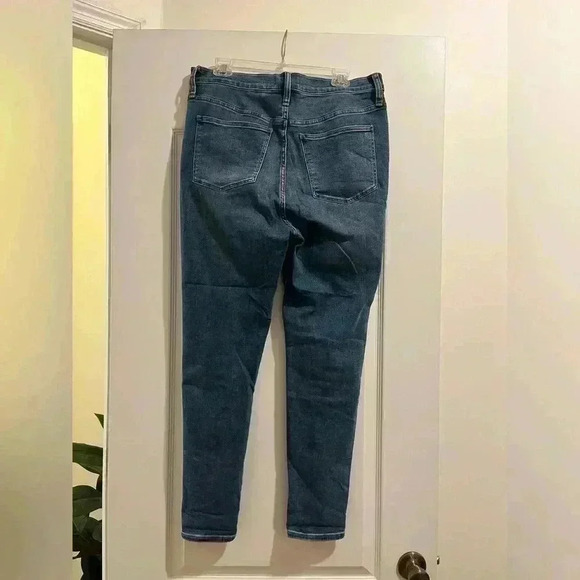 10" High-Rise Roadtripper Authentic Skinny Jeans (SZ 32) - Picture 3 of 6